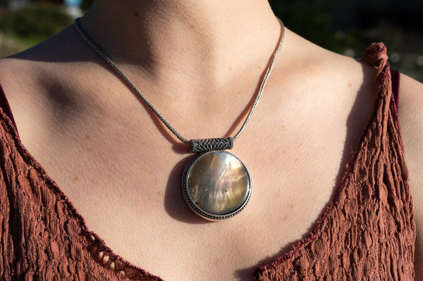 ROUND SCARF PENDANT - HOOP - BLACK MOTHER OF PEARL